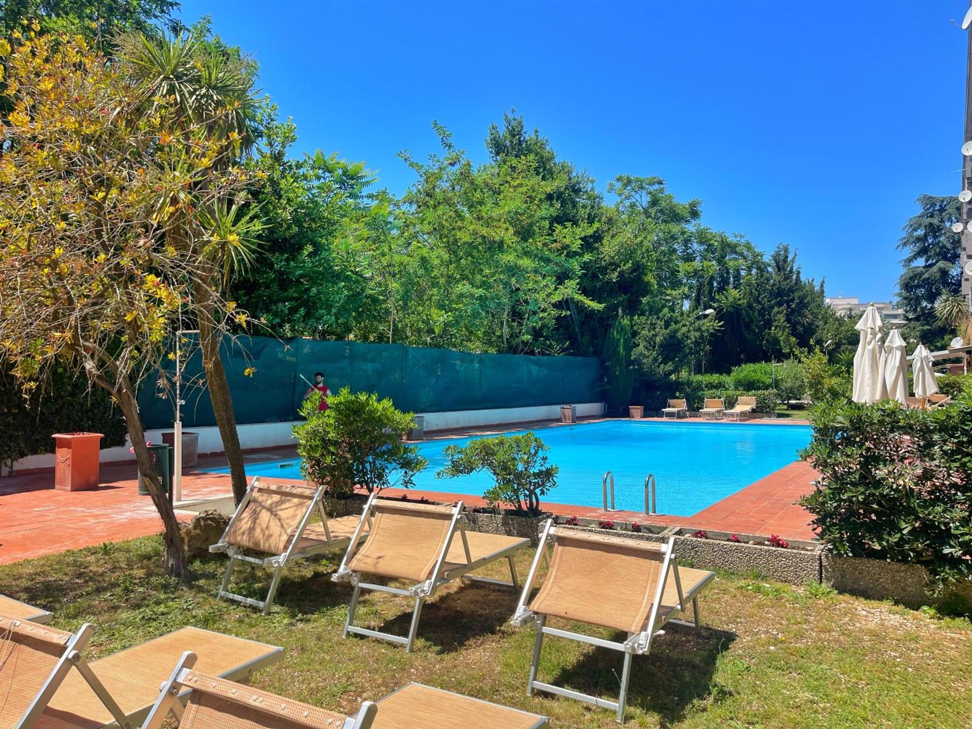 Modern Apartment 10 Min Vatican Parking&Pool Rome Bagian luar foto